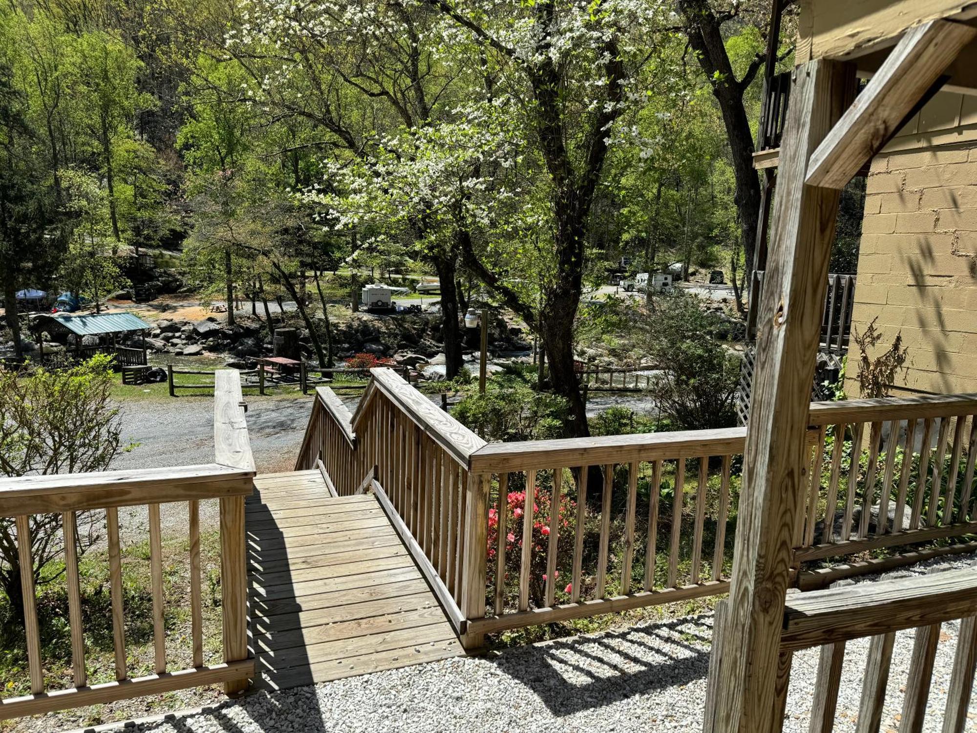 Hotel The Evening Shade River And Chimney Rock